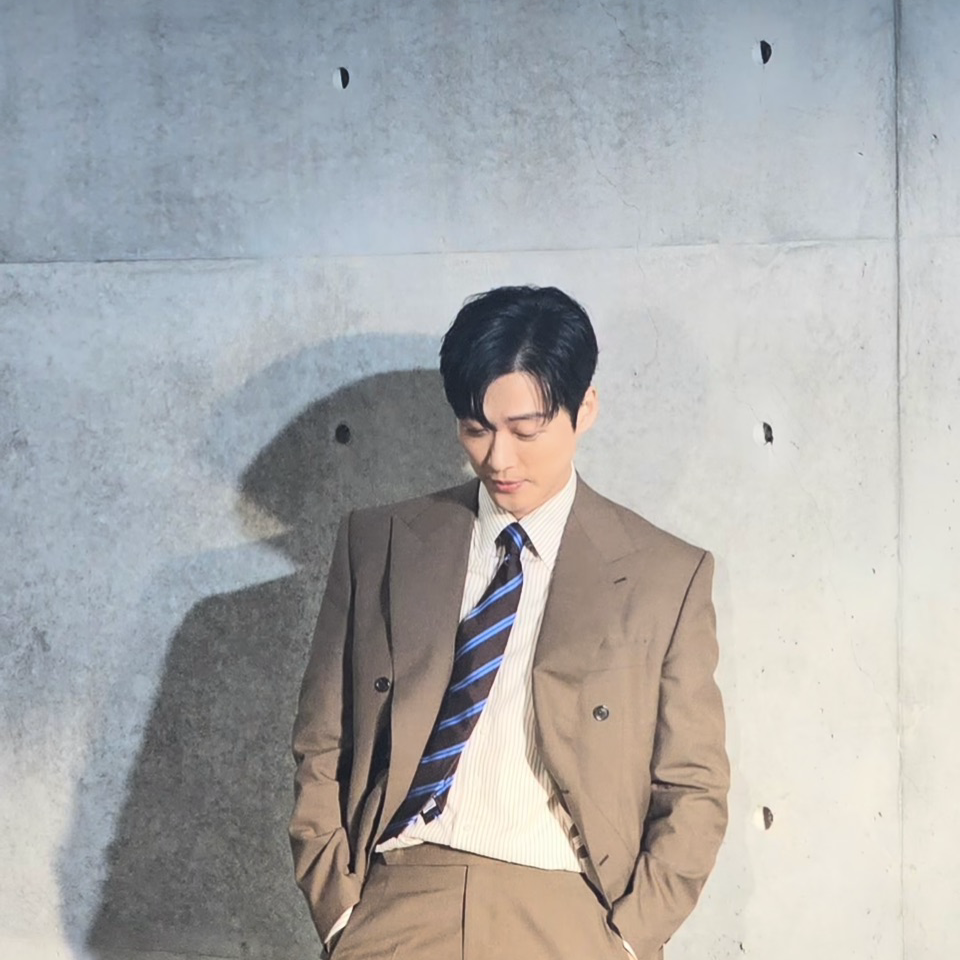 Behind-the-scenes cut of Namkoong Min