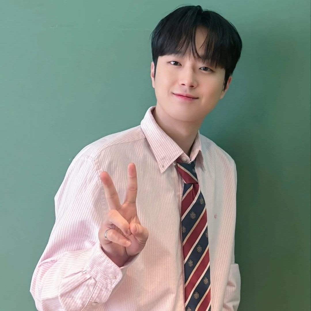 粉丝拍下的李灿元瞬间