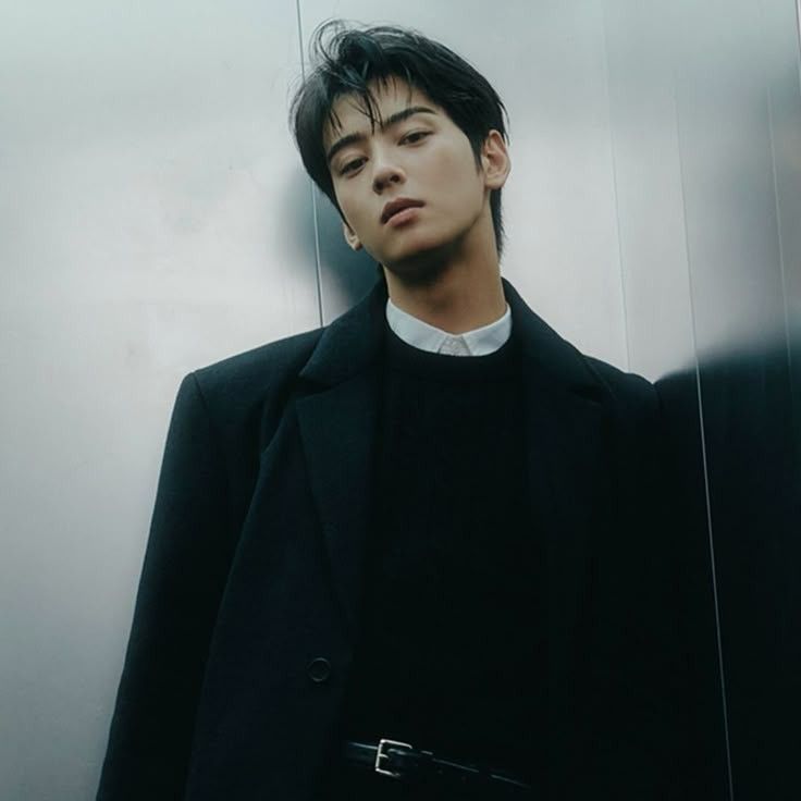 Recent activity shot of Cha Eunwoo