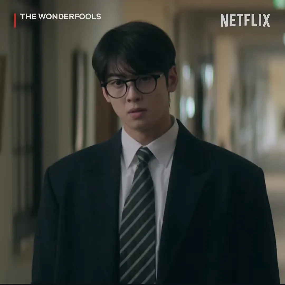 Behind-the-scenes cut of Cha Eunwoo