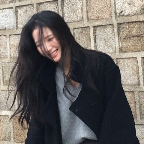 Behind-the-scenes cut of Bona