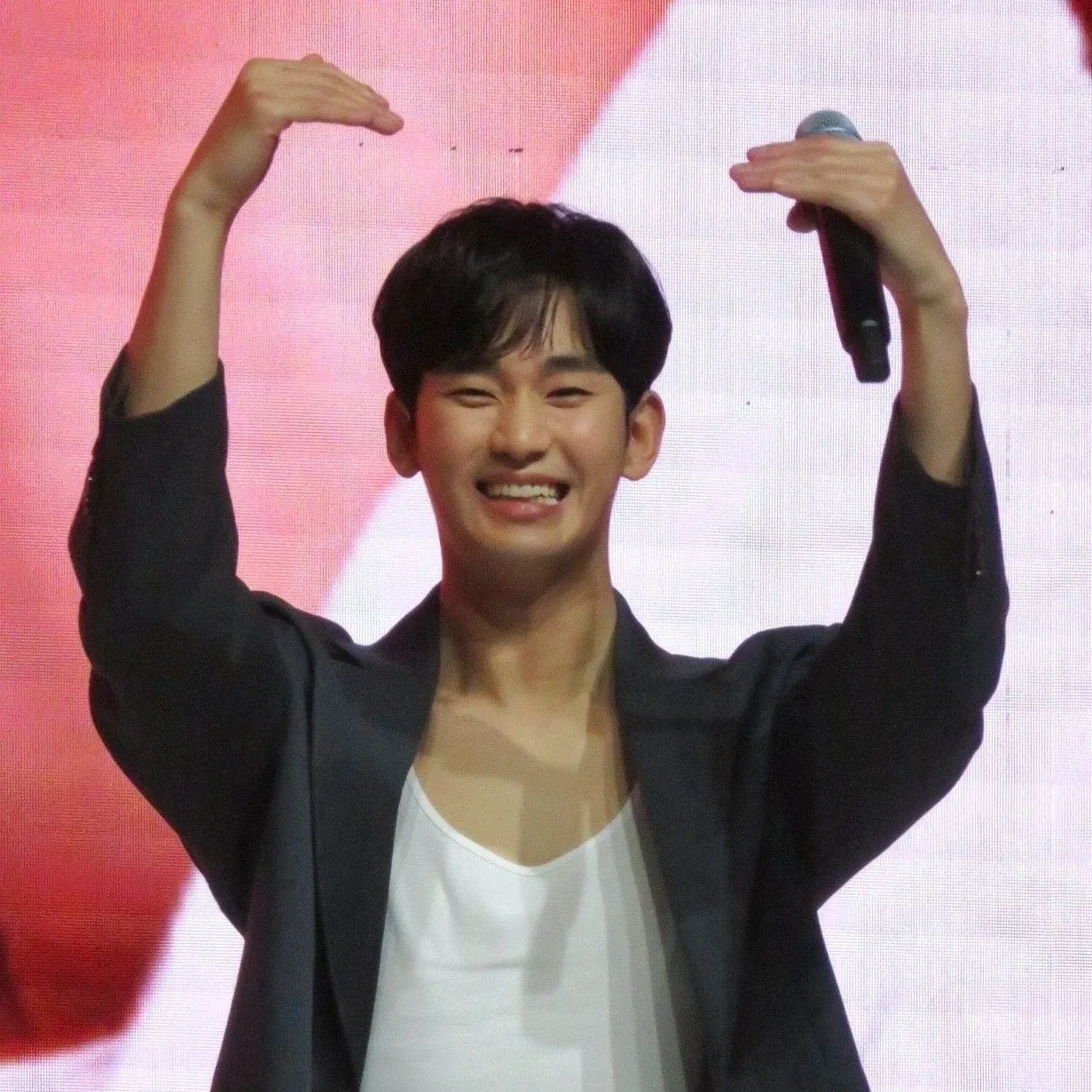 Behind-the-scenes cut of Kim Soohyun