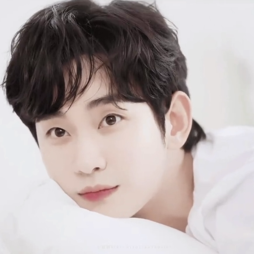 A moment captured by a fan of Kim Soohyun