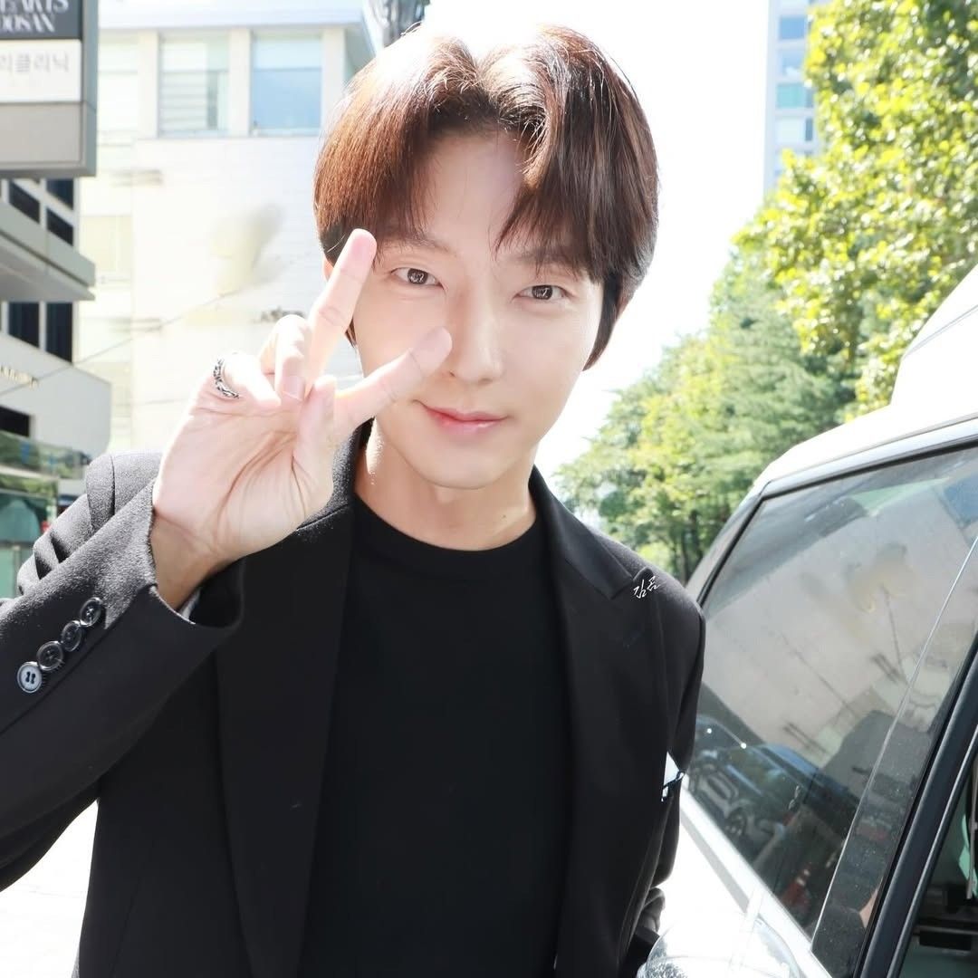 Recent activity shot of Lee Joongi