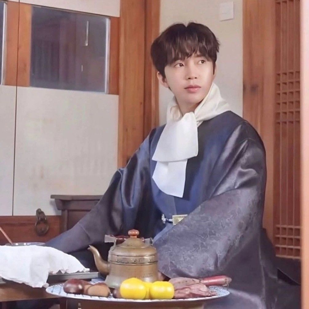 Behind-the-scenes cut of Lim Youngwoong