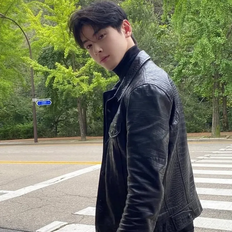 Latest photo of Cha Eunwoo