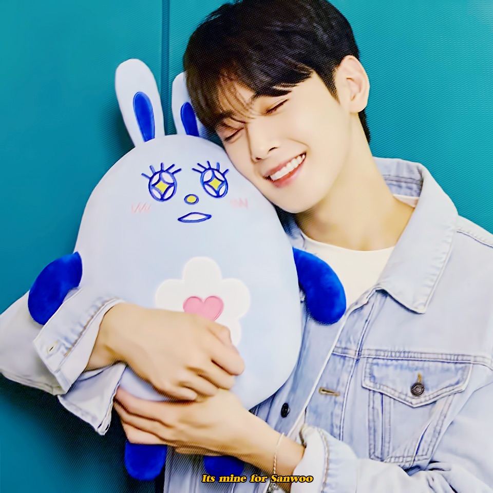 Latest photo of Cha Eunwoo