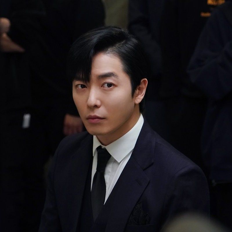 Behind-the-scenes cut of Kim Jaewook