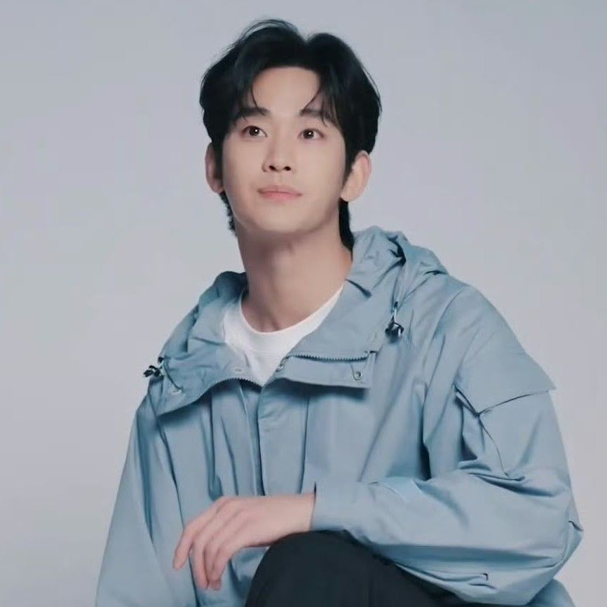 粉絲拍下的金秀賢瞬間