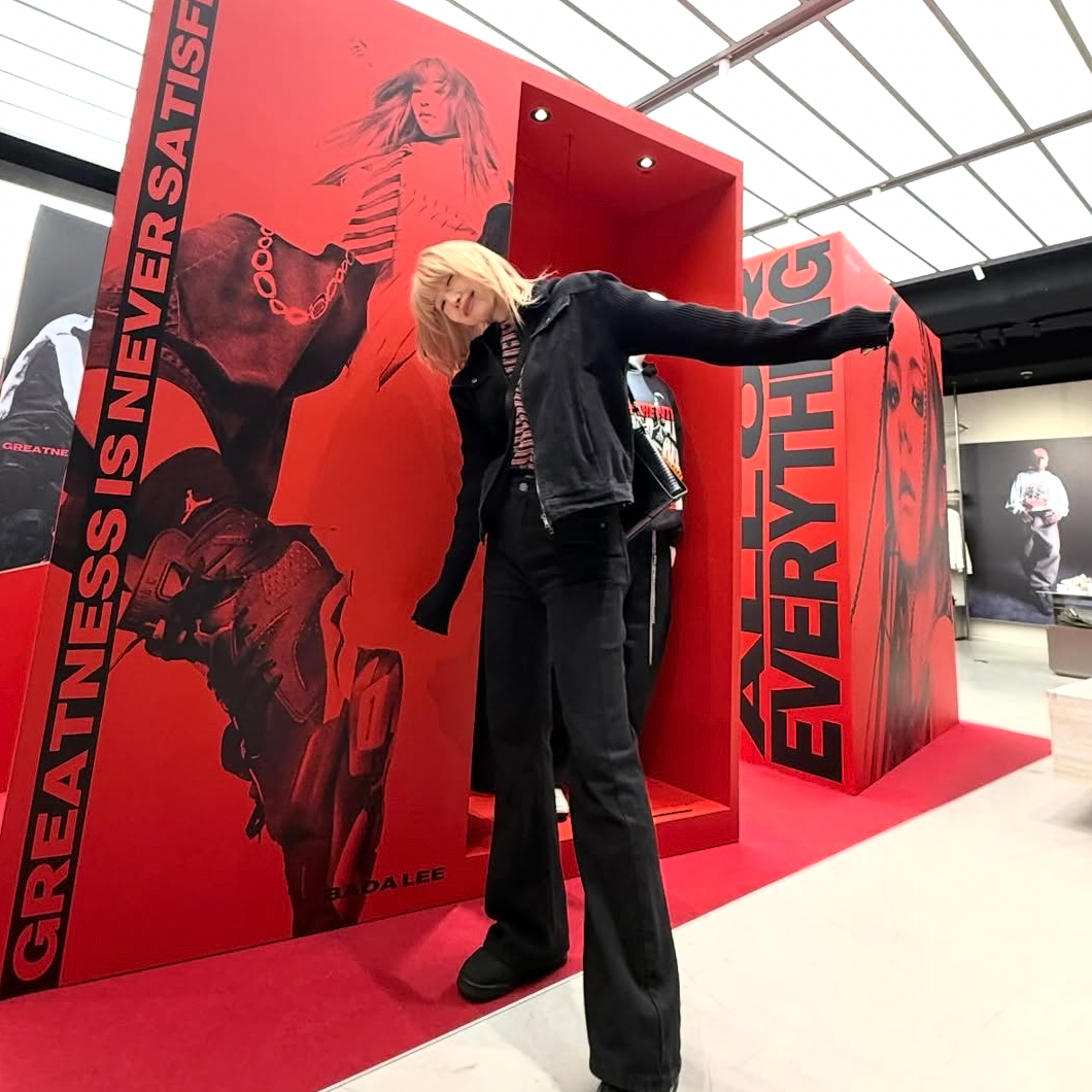 A moment captured by a fan of BADA