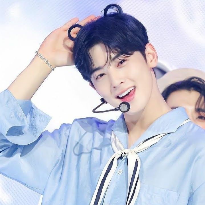 Behind-the-scenes cut of Cha Eunwoo