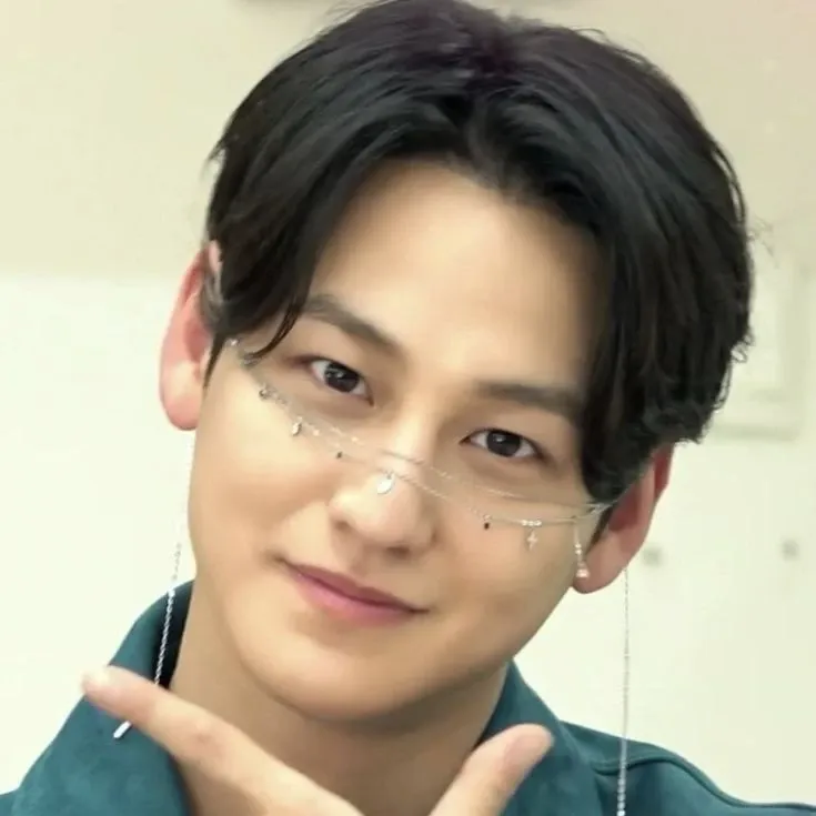 A moment captured by a fan of Kim Bum