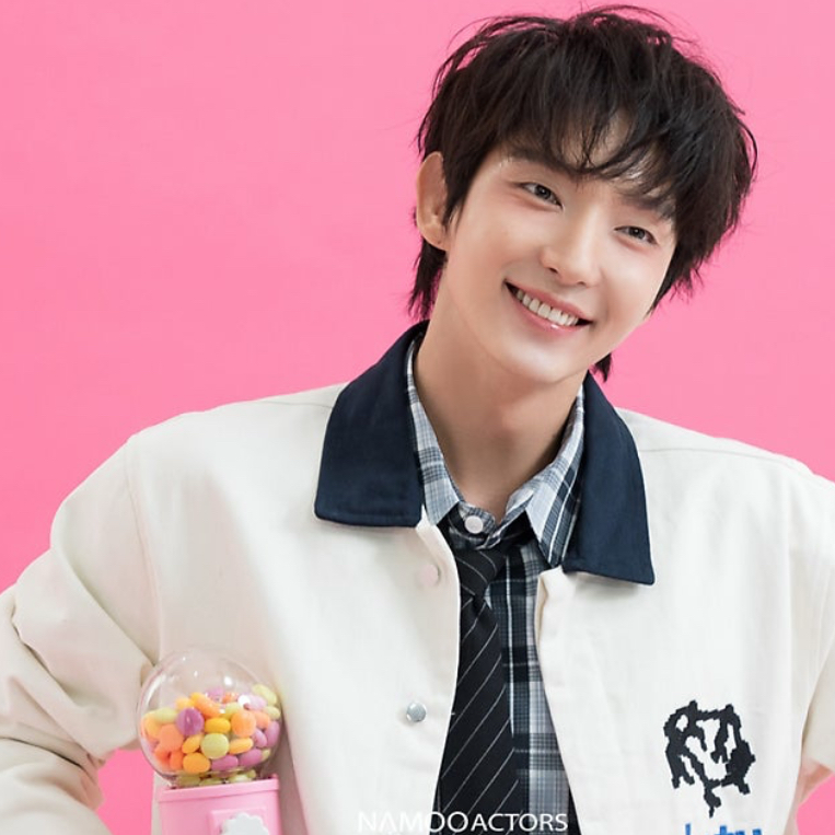 A moment captured by a fan of Lee Joongi