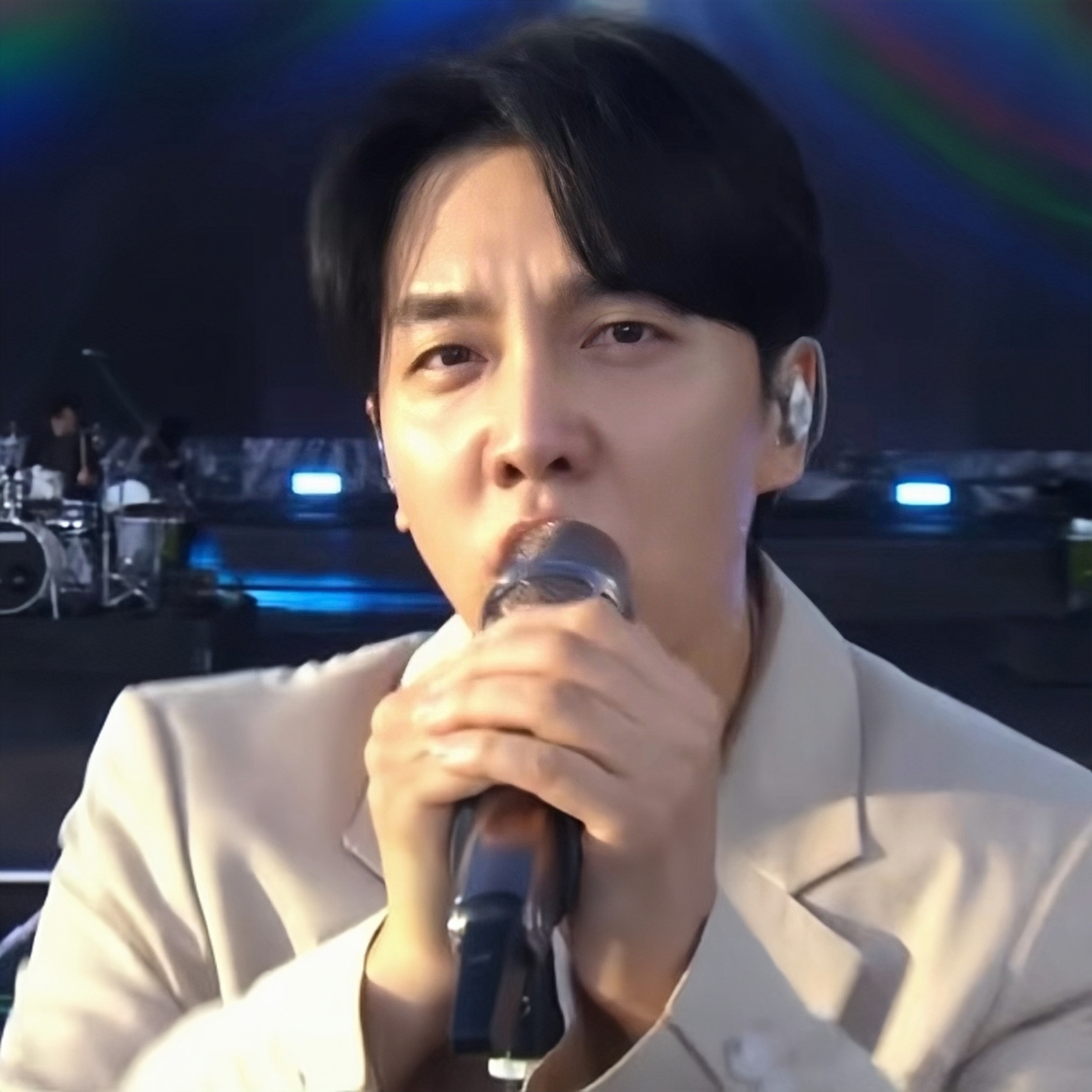 Foto terbaru dari Lee Seunggi