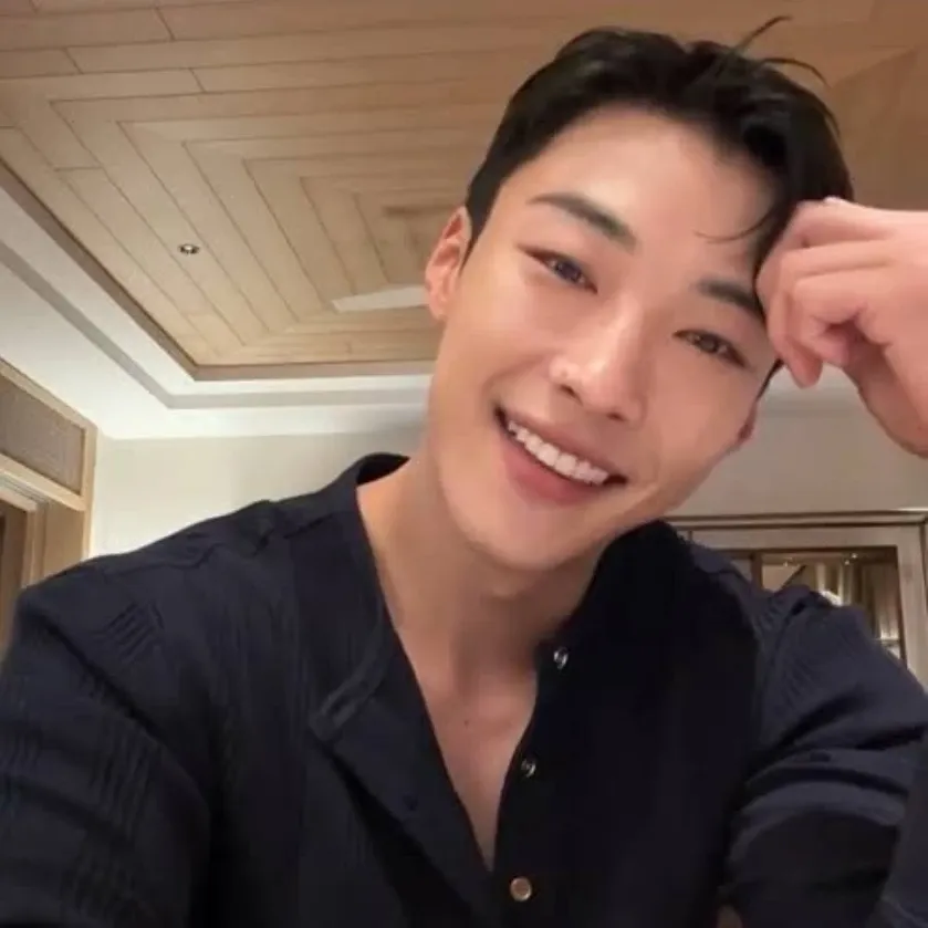 Behind-the-scenes cut of Woo Dohwan