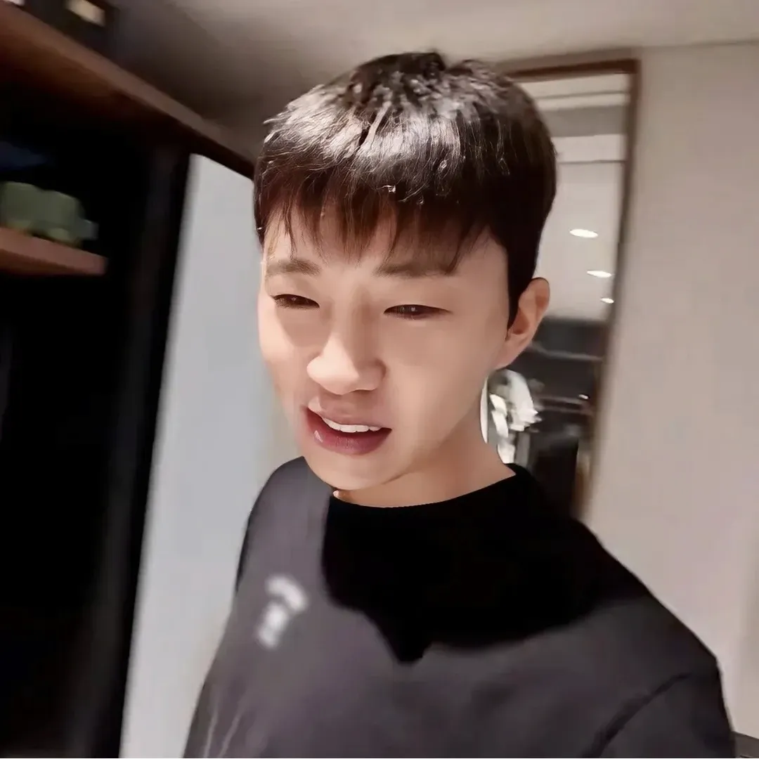 Behind-the-scenes cut of Lim Youngwoong