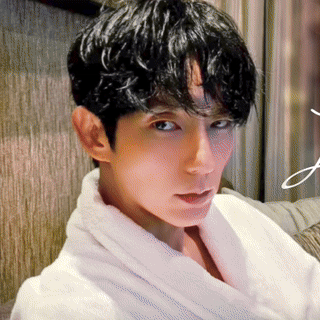 A moment captured by a fan of Lee Joongi