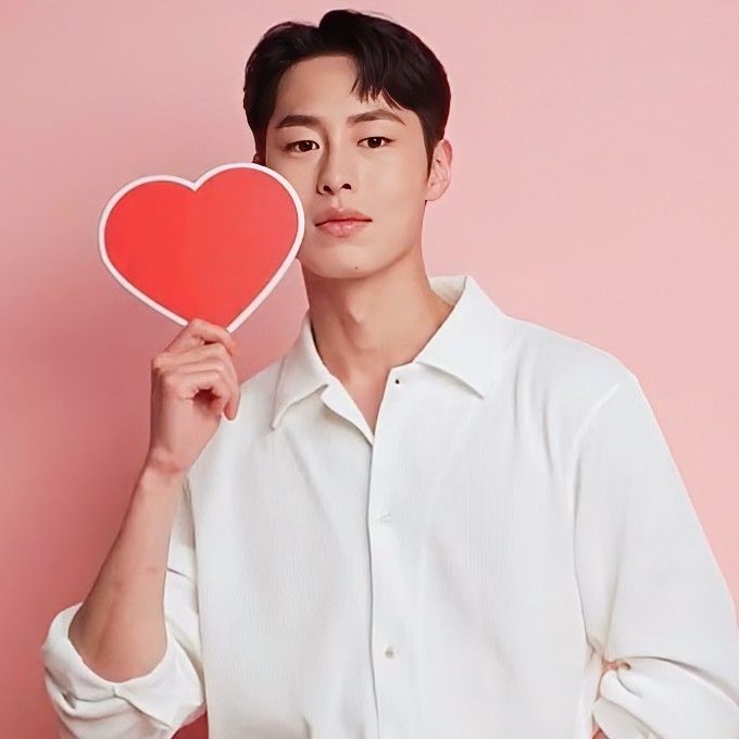 A moment captured by a fan of Lee Jaewook