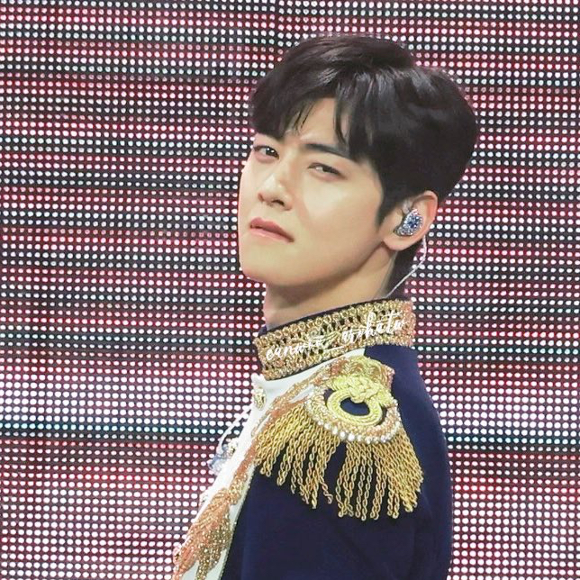 Behind-the-scenes cut of Cha Eunwoo