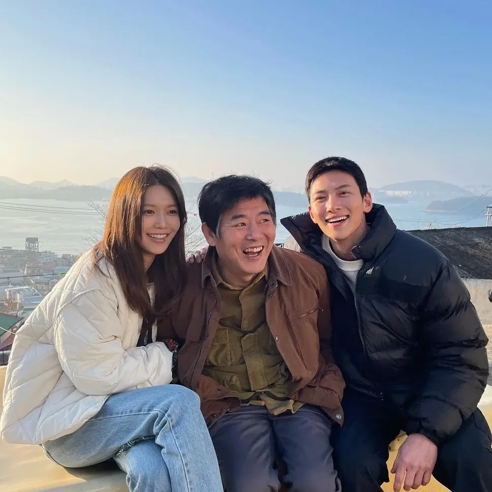 Behind-the-scenes cut of Ji Changwook