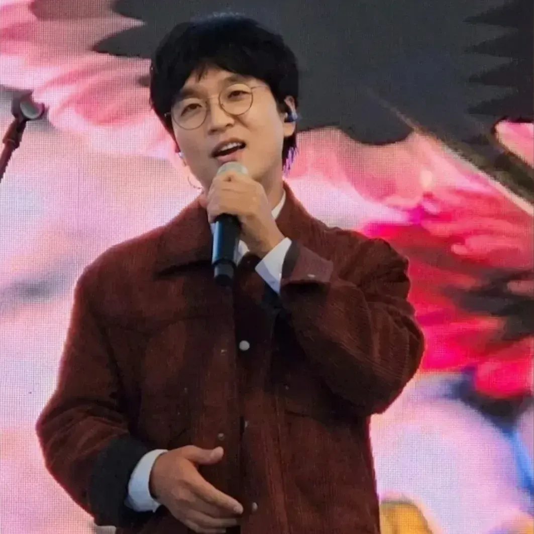 Recent activity shot of Bak Changgeun
