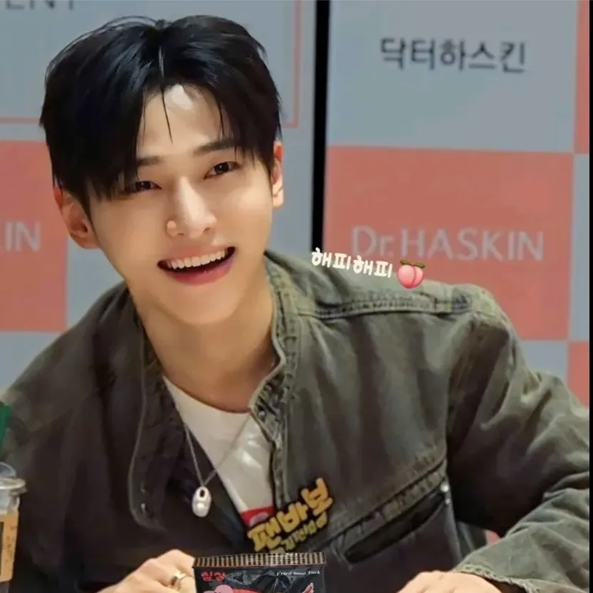 A moment captured by a fan of Seong Ri