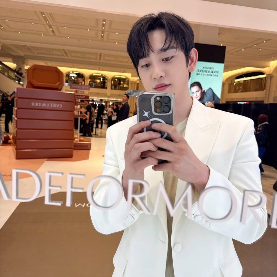 Foto terbaru dari Park Jinyoung