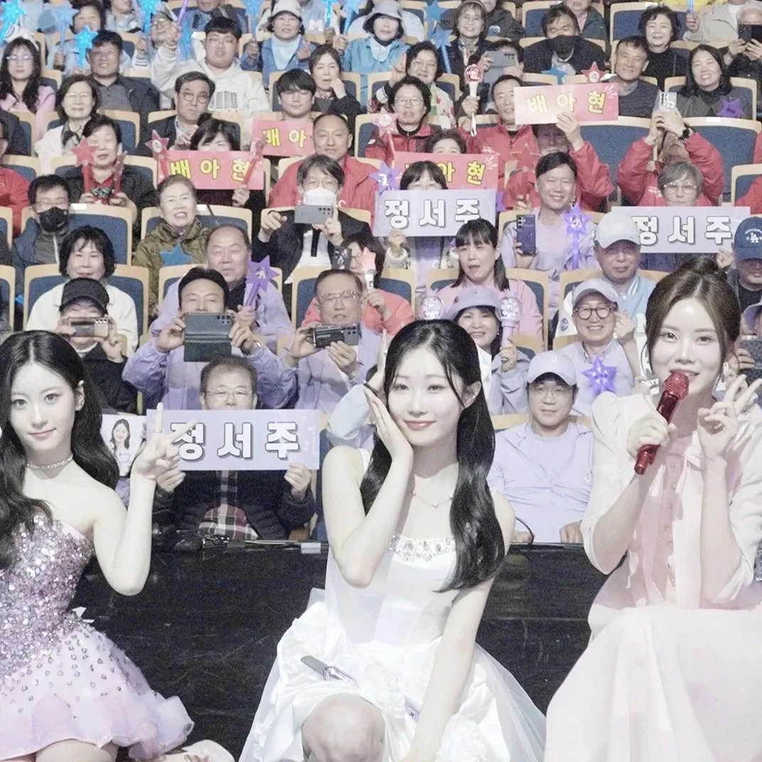 A moment captured by a fan of Jung Seojoo