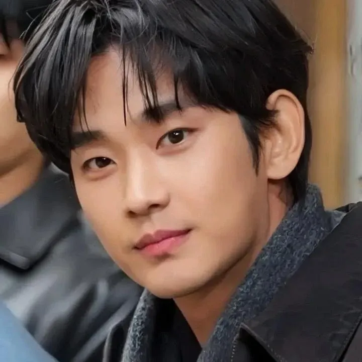 Recent activity shot of Kim Soohyun