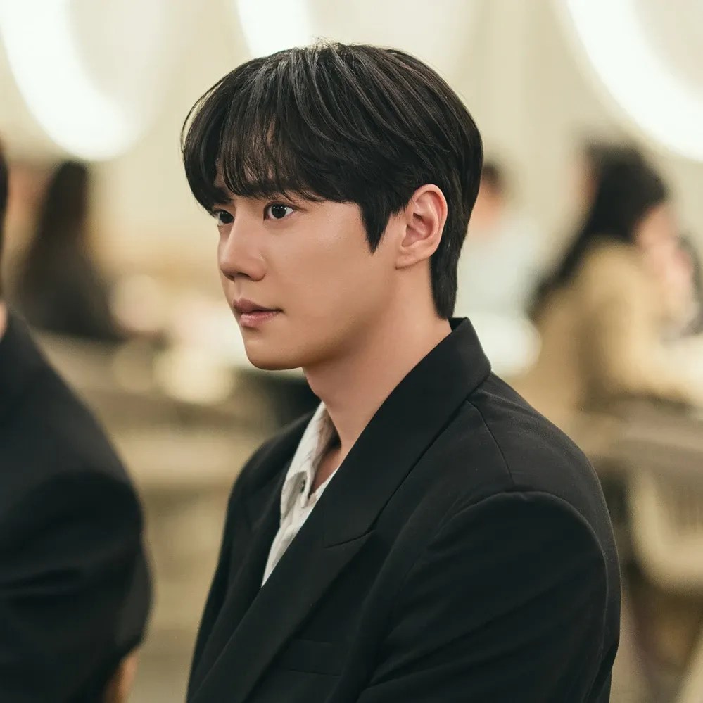 Behind-the-scenes cut of Lee Junyoung