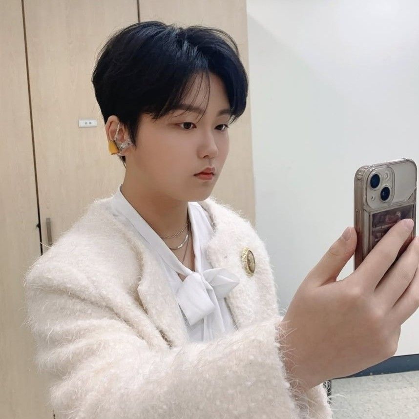 Behind-the-scenes cut of Park Sungon