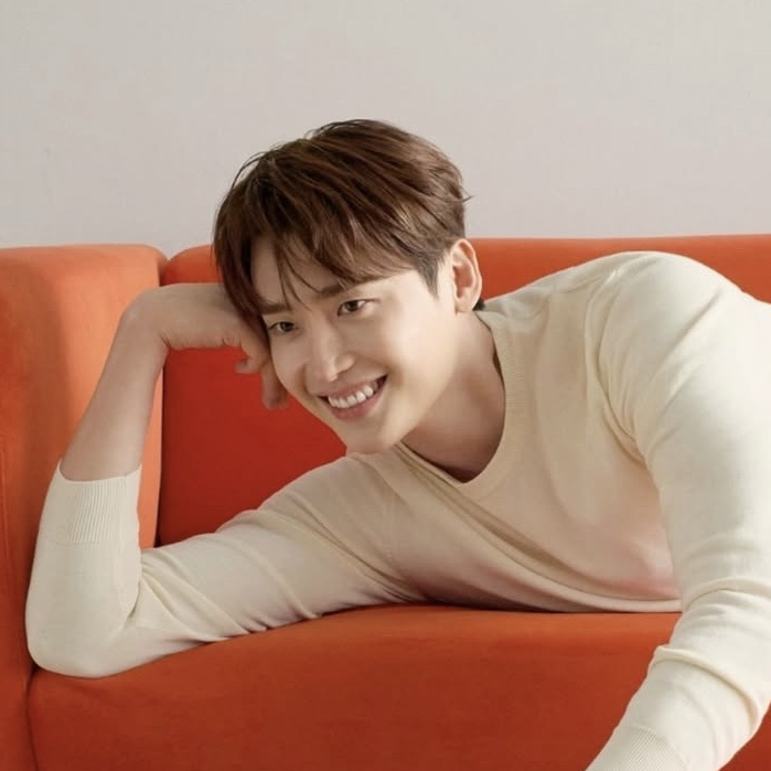 Behind-the-scenes cut of Lee Jongsuk