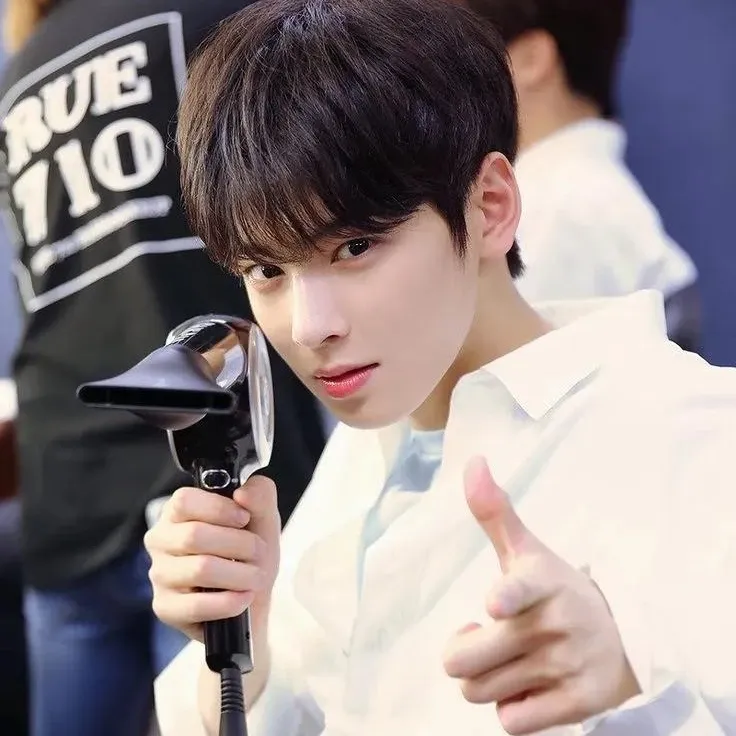 Latest photo of Cha Eunwoo