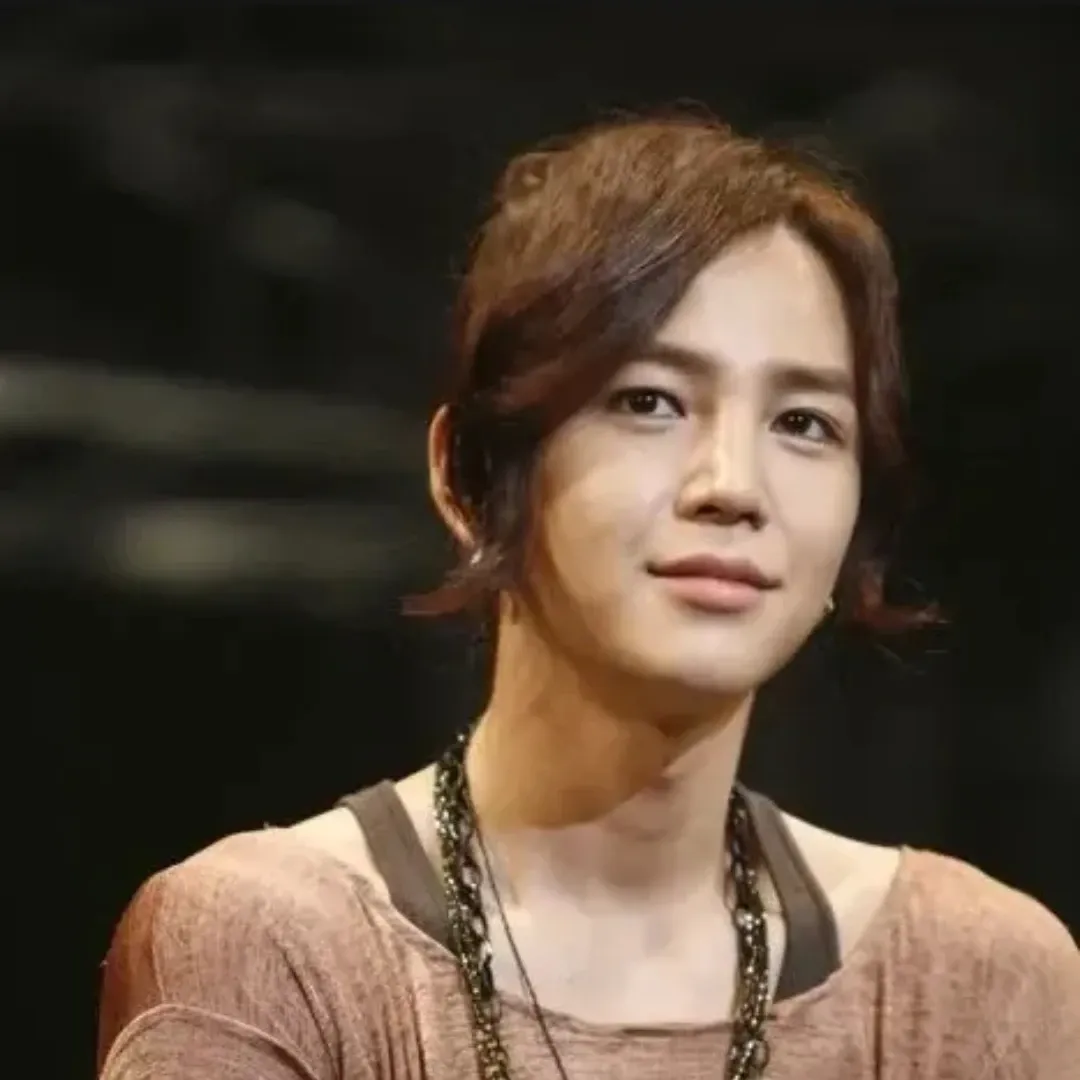 Latest photo of Jang Geunsuk