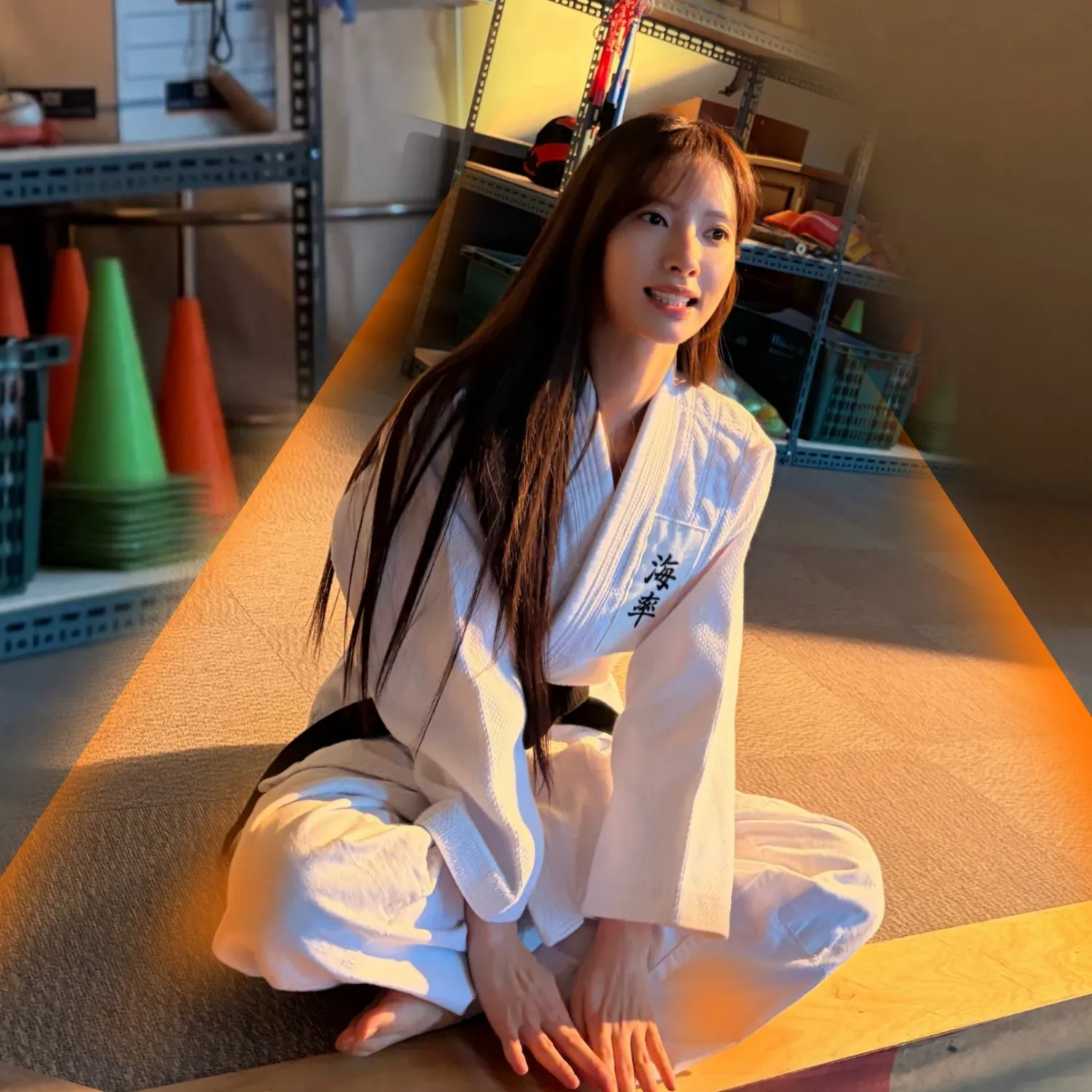 Behind-the-scenes cut of Bona