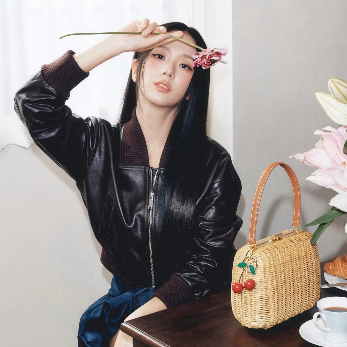 Behind-the-scenes cut of Jisoo (1995)