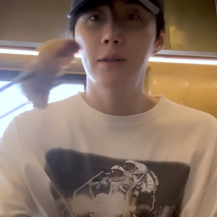 A moment captured by a fan of Kim Seonho