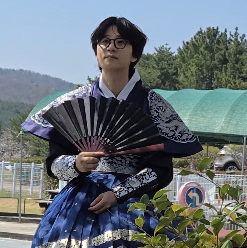 Behind-the-scenes cut of Park Jihoo (Mr. Trot 3)