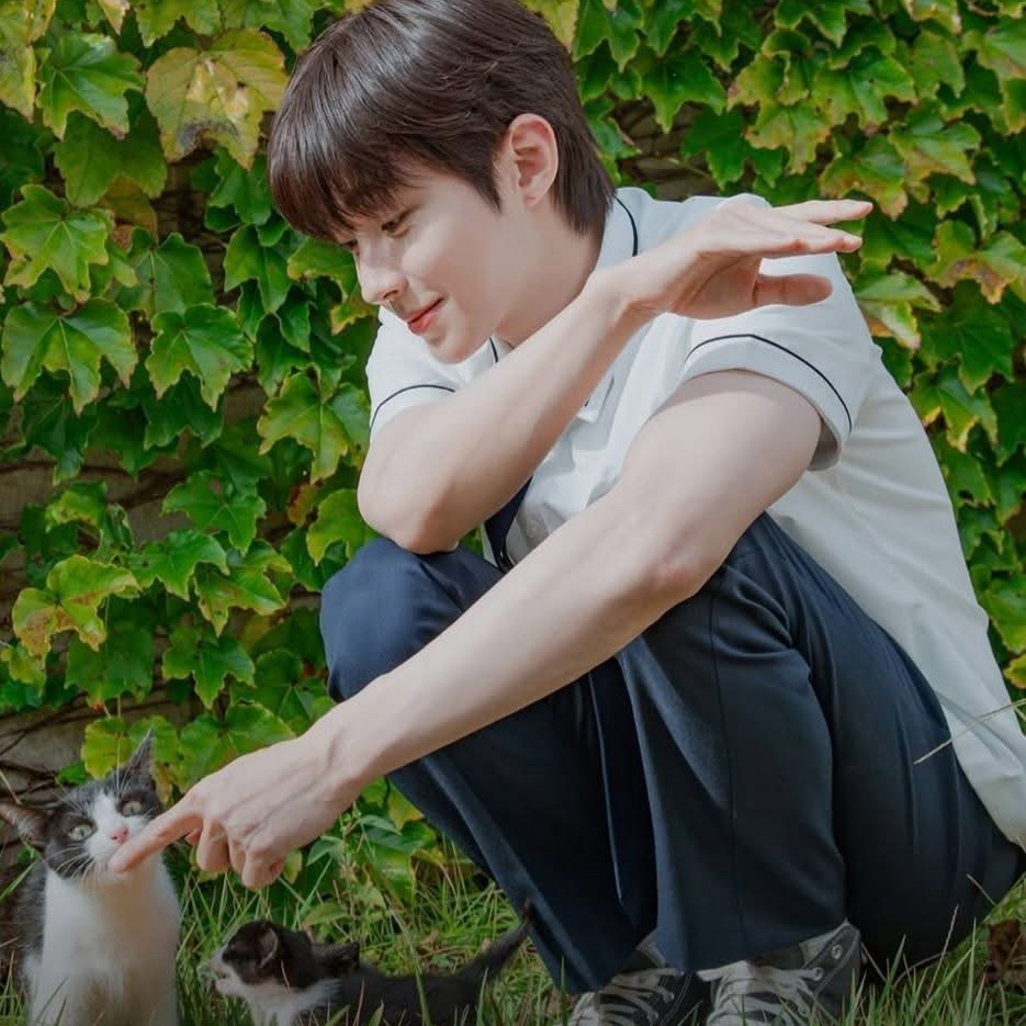 황인엽 최근 활동샷