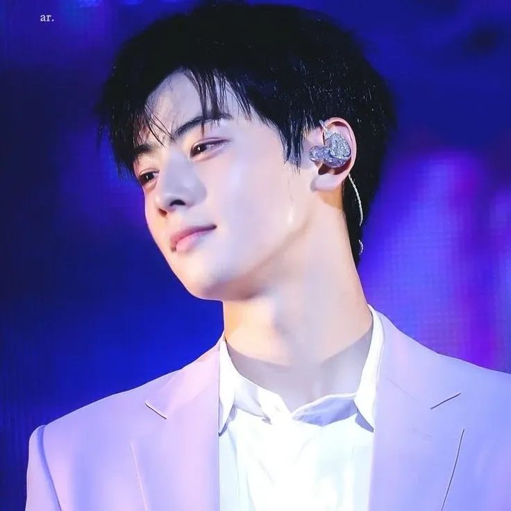 Recent activity shot of Cha Eunwoo