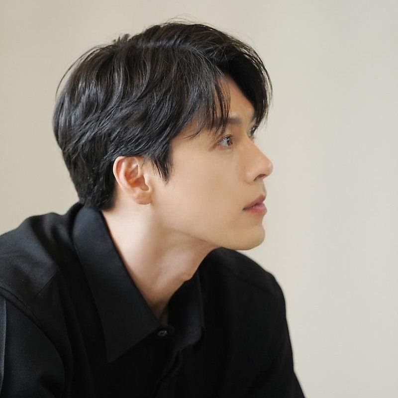 Behind-the-scenes cut of Hyun Bin