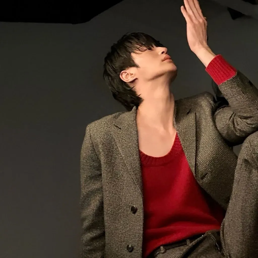 Behind-the-scenes cut of Byeon Wooseok