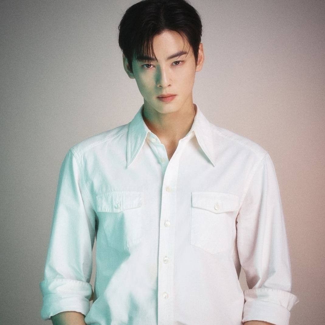 Behind-the-scenes cut of Cha Eunwoo