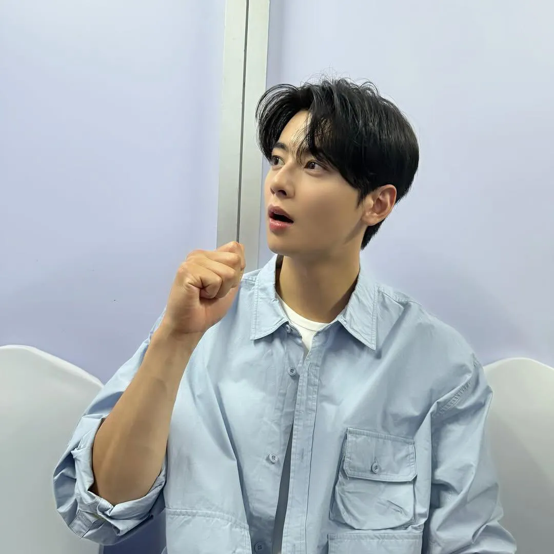 Behind-the-scenes cut of Cha Eunwoo