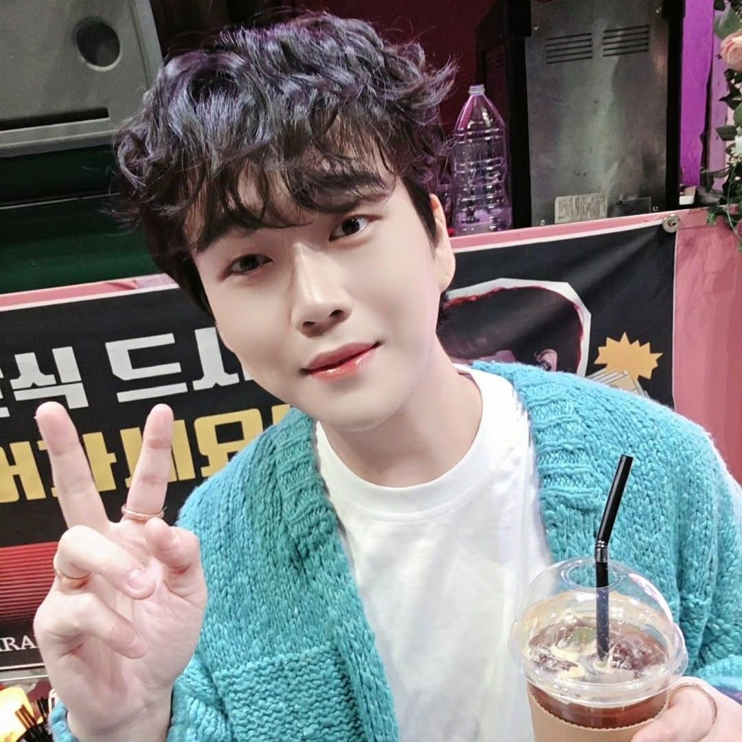 A moment captured by a fan of Hwang Youngwoong