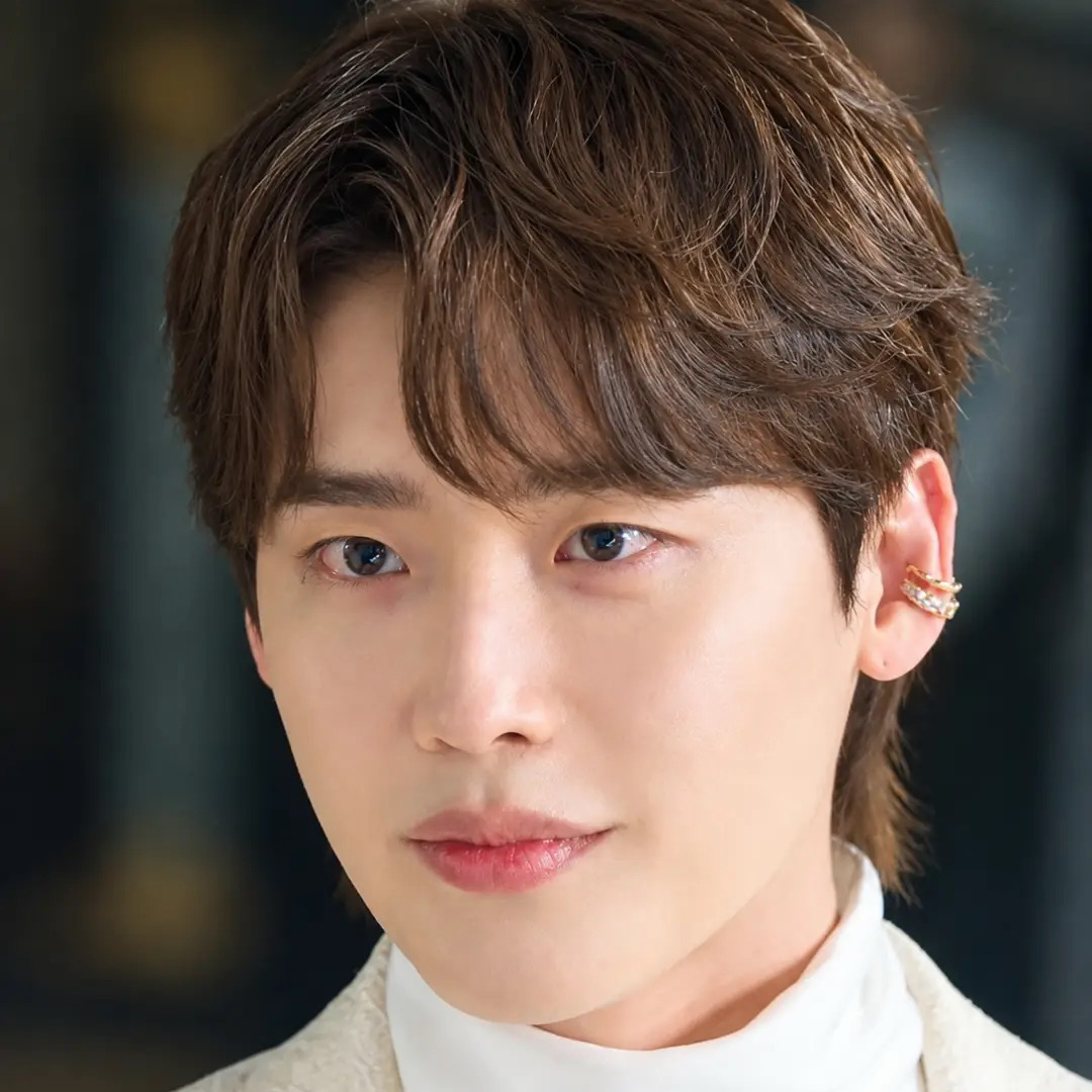 Recent activity shot of Lee Jongsuk