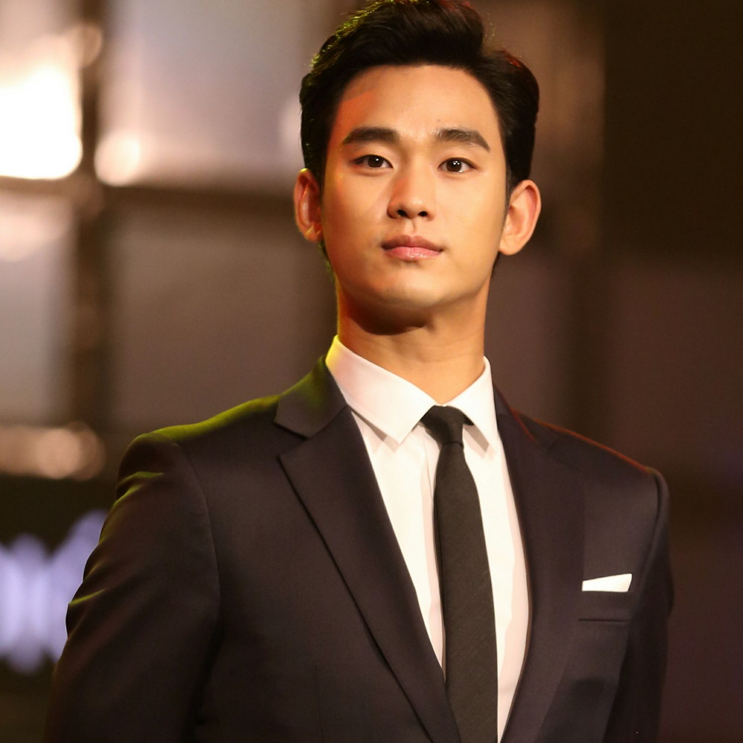 김수현의 최신 사진