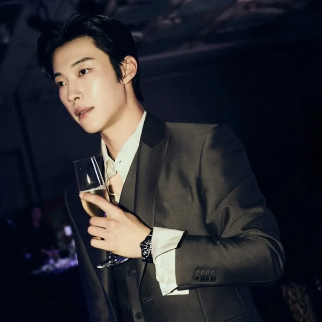 A moment captured by a fan of Woo Dohwan