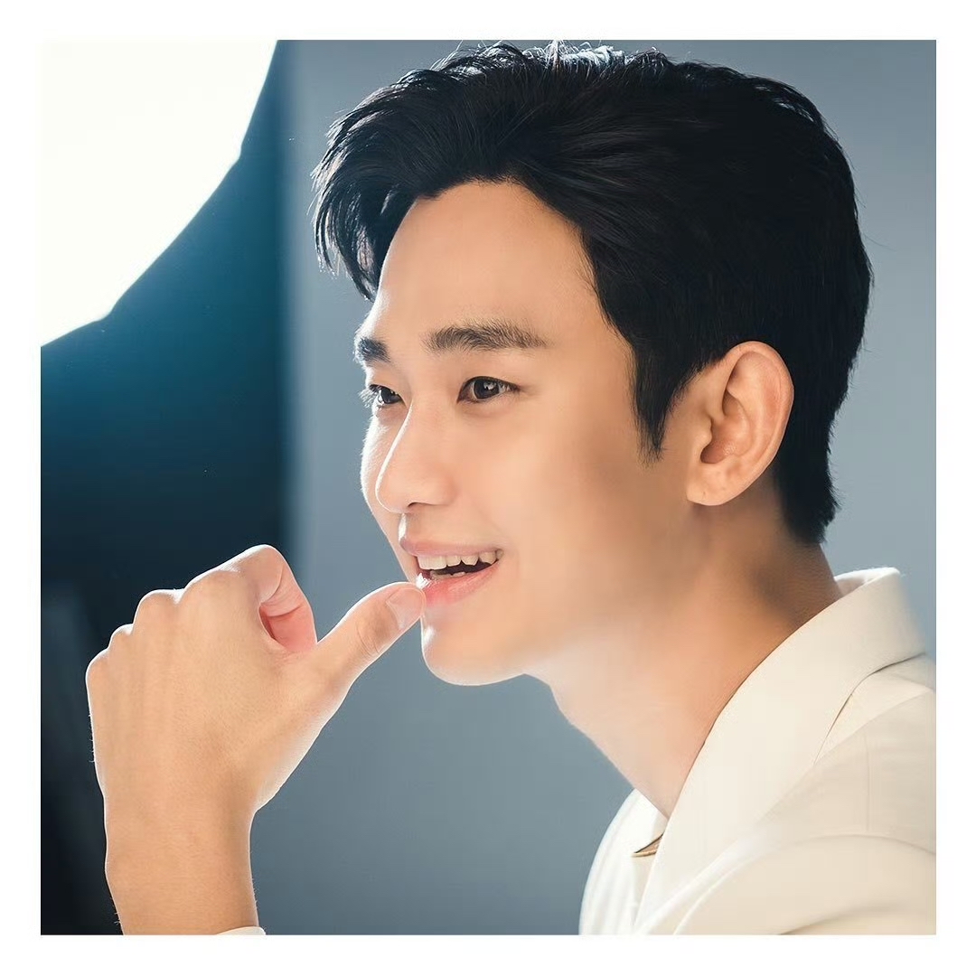 A moment captured by a fan of Kim Soohyun