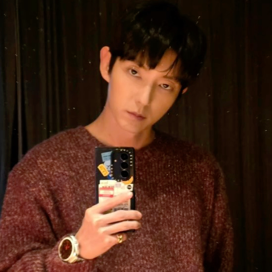 Behind-the-scenes cut of Lee Joongi